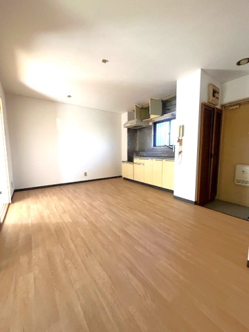 居室・リビング　※他号室の写真です。