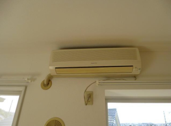 その他　エアコン付き
