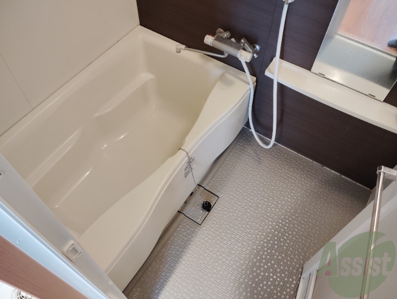 バス・シャワールーム　お風呂はゆったり入れるサイズ感がグッド。