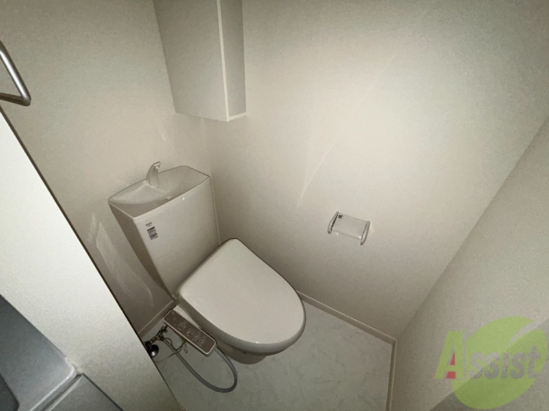 トイレ　温水洗浄便座でウォシュレット付きでなので快適です。