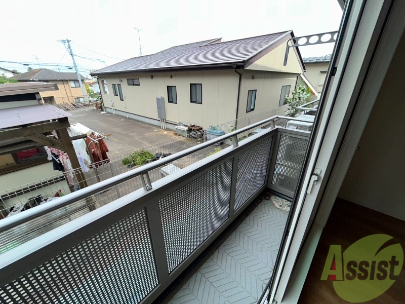 バルコニー　ベランダは洗濯物を干すには充分な広さがあります。