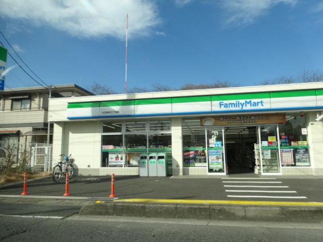 コンビニ　ファミリーマート川口赤井三丁目店（コンビニ）まで974m
