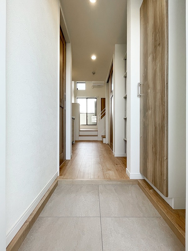 玄関　落ち着いた玄関です