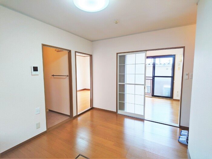 居室・リビング　明るいお部屋です。