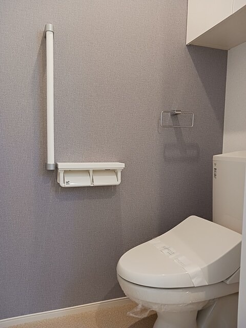 トイレ　温水洗浄便座です。