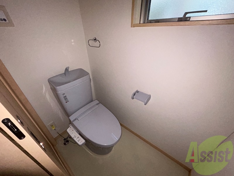 トイレ　トイレはこちらのウォシュレット付きになりますね