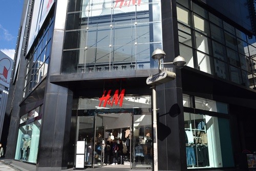 ショッピングセンター　H＆M　SHIBUYA（ショッピングセンター）まで325m