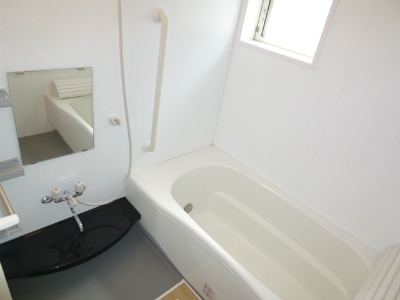 バス・シャワールーム　追い炊き機能付き♪