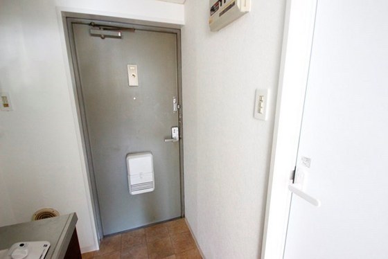 玄関　※別号室の写真です
