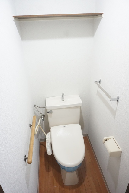 トイレ　清潔な洗浄機能付きのトイレ※同タイプ参考写真