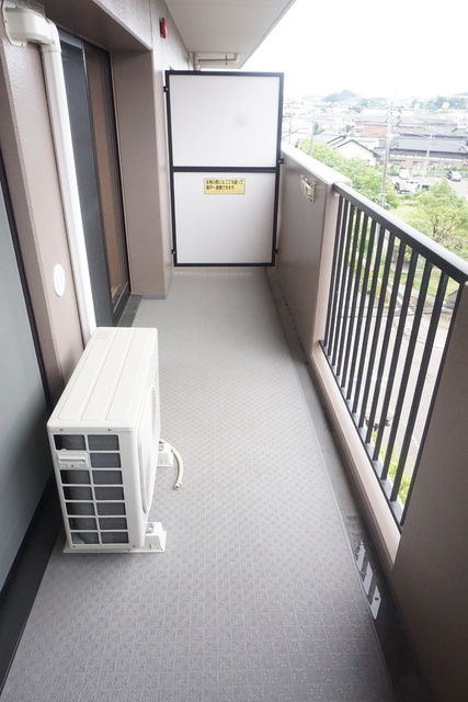 バルコニー　広々としたバルコニー※同タイプ参考写真