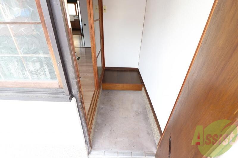 玄関　下駄箱が置けます