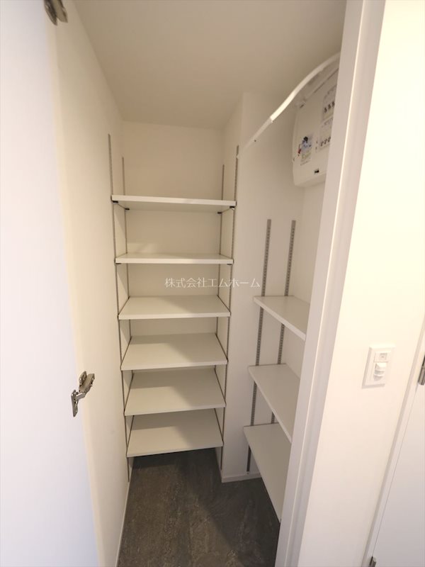 玄関　玄関　シューズボックス充実しています