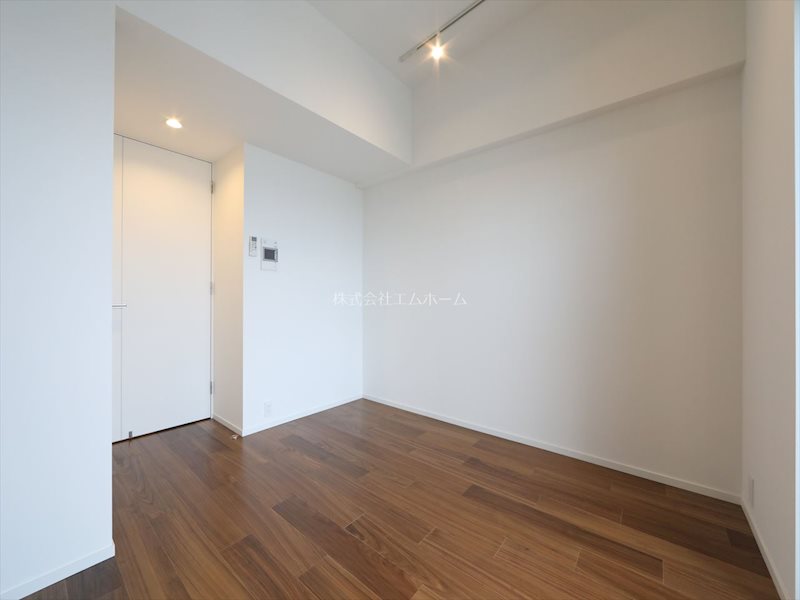 居室・リビング　洋室6.6帖　エアコン付　南向きバルコニー