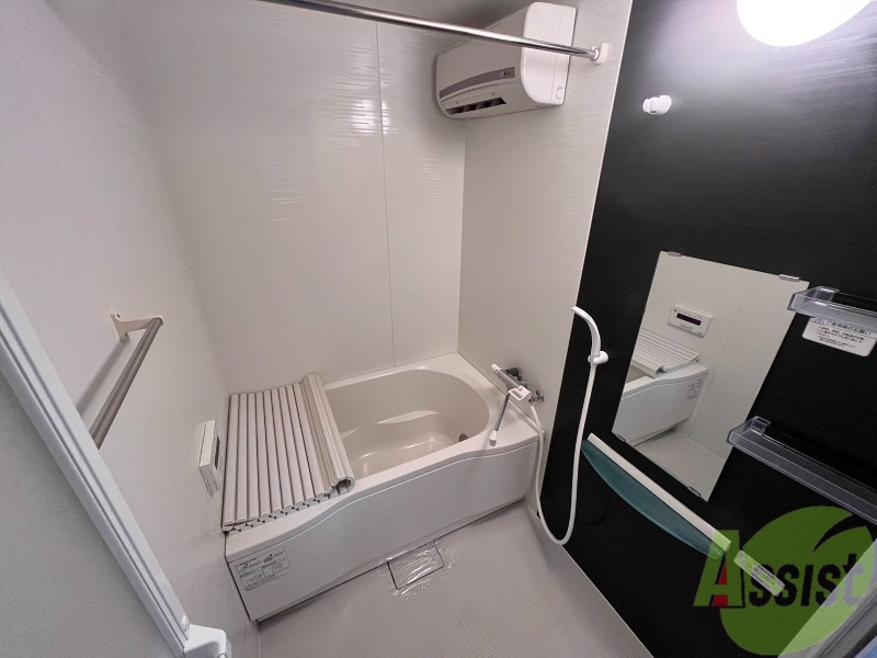 バス・シャワールーム　浴槽付きのお風呂です。ここで一日の疲れを癒しましょう。