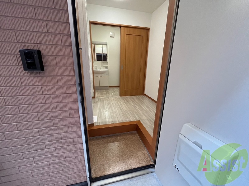 玄関　玄関からの様子です。ＤＫに繋がっています。