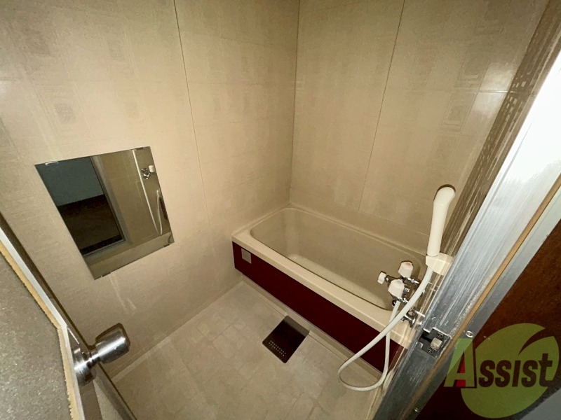 バス・シャワールーム　ユニットバスです。疲れを癒すのに欠かせませんね！