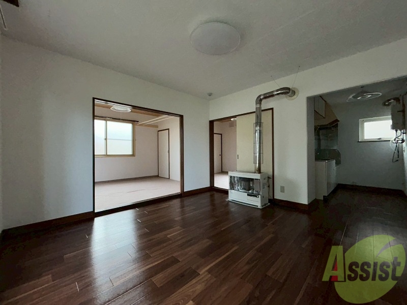 居室・リビング　広くてキレイなお部屋が広がっていて、充実した生活が送れそう。