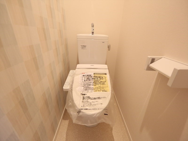 トイレ　温水洗浄暖房便座付トイレ