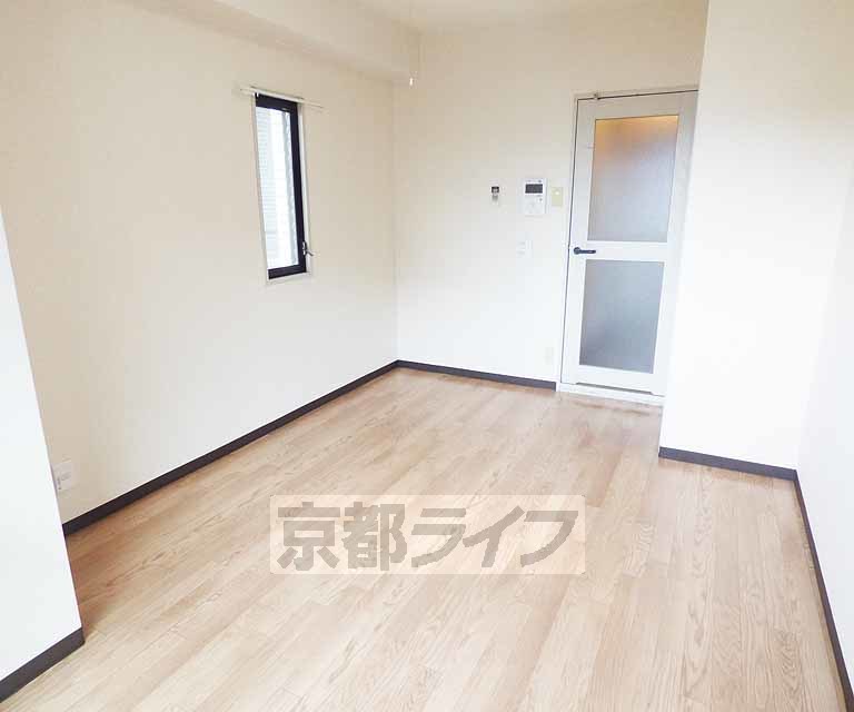 居室・リビング　綺麗なフローリングです。