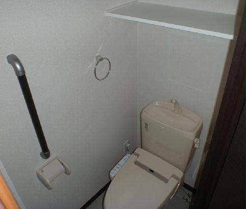 トイレ　温水洗浄便座です。