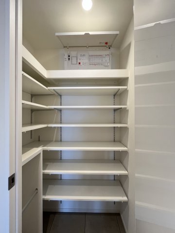 収納　シューズインクローク