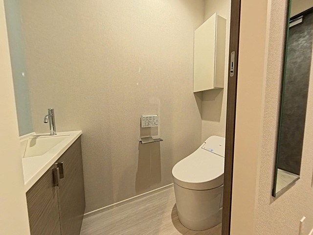 トイレ　タンクレストイレ