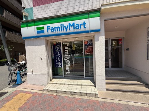 コンビニ　ファミリーマート JR灘駅前店（コンビニ）まで147m