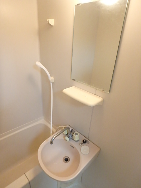 洗面設備　こちらの部屋には家具・家電は付いておりません。