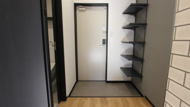 玄関　同物件別号室の写真