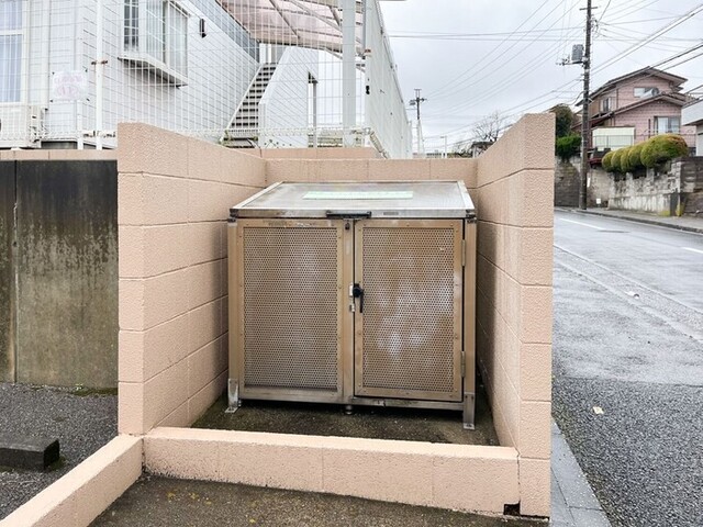 ロビー　ゴミ置き場