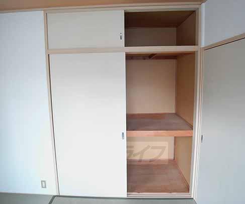 収納　和室には押入れ。布団も入りますね