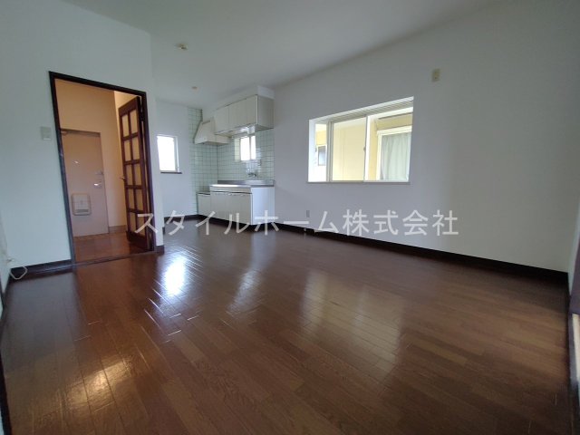 居室・リビング　同建物内別部屋の写真です。