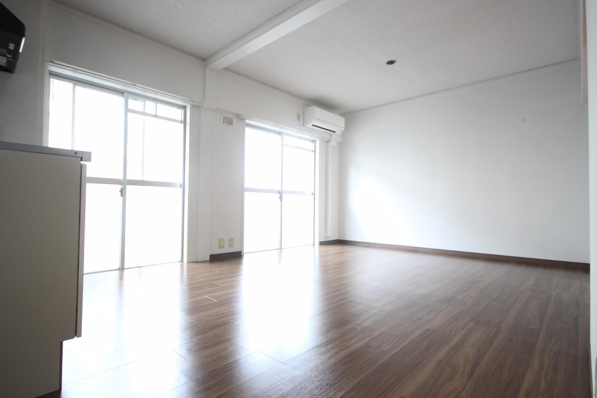 居室・リビング　こちらの居間で趣味の時間をお楽しみください