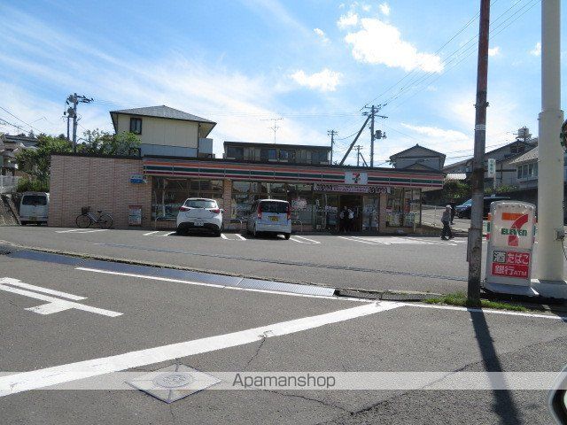 コンビニ　セブンイレブン（コンビニ）まで731m