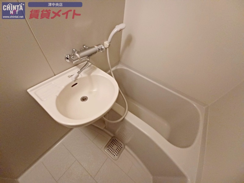 バス・シャワールーム　別部屋参考写真