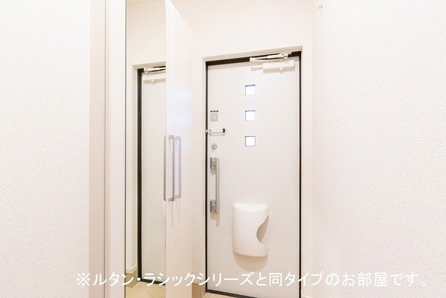 玄関　収納もある玄関です