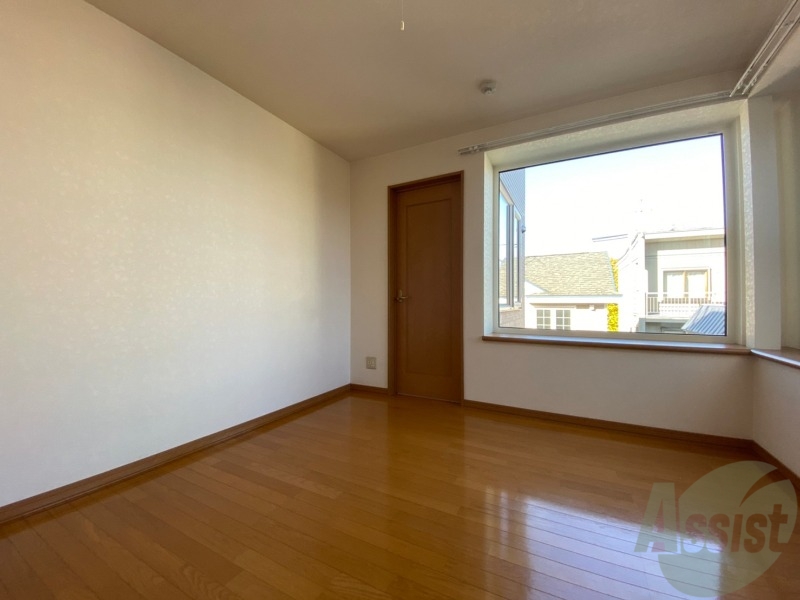 居室・リビング　広くてきれいなリビングです！快適に過ごせそうですね。