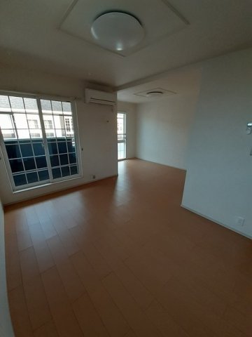 居室・リビング　ゆったり過ごせる居間です