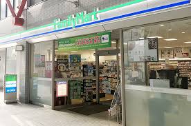 コンビニ　ファミリーマート 大阪ベイタワー店（コンビニ）まで422m