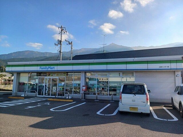 コンビニ　ファミリーマート土居インター店（コンビニ）まで673m