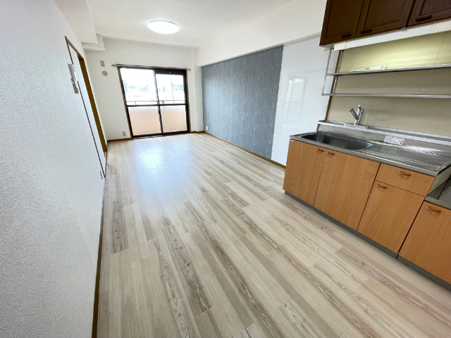 居室・リビング　南向きの明るいリビングです