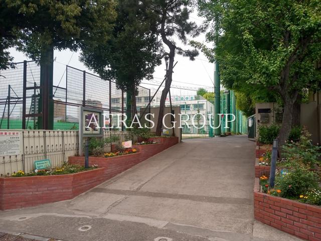 中学校　渋谷区立松濤中学校（中学校）まで937m