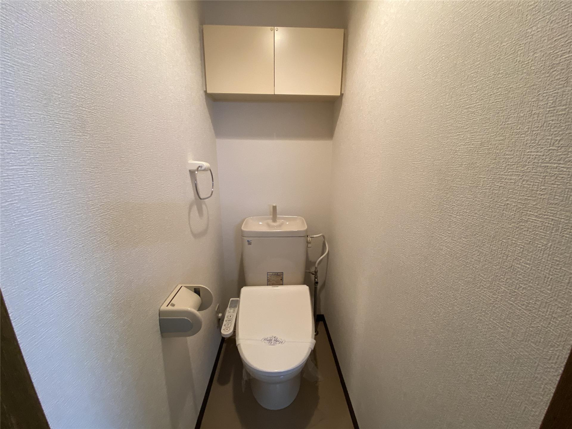 トイレ　温水洗浄便座付きのトイレです