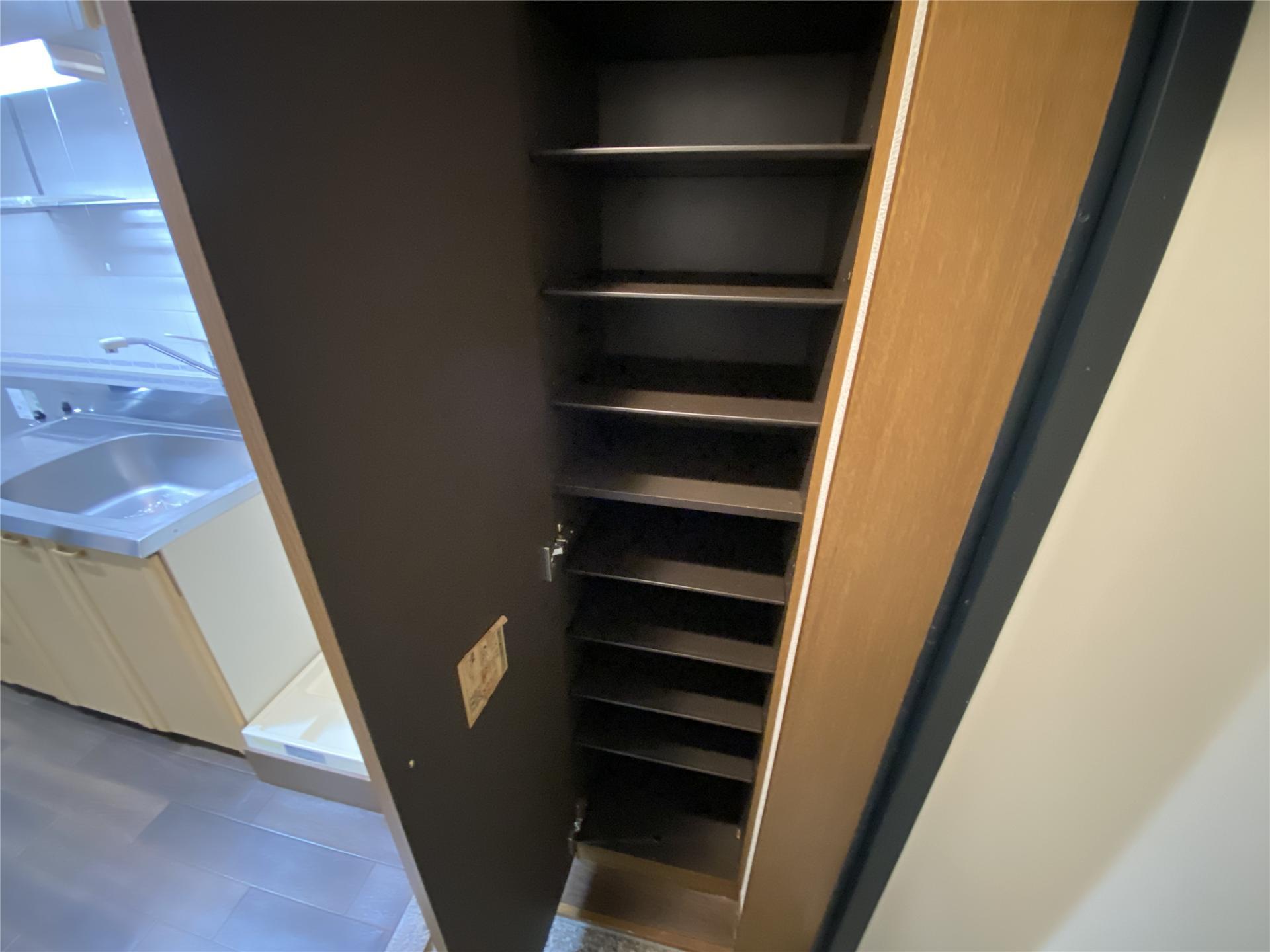 玄関　シューズボックス付きの玄関です