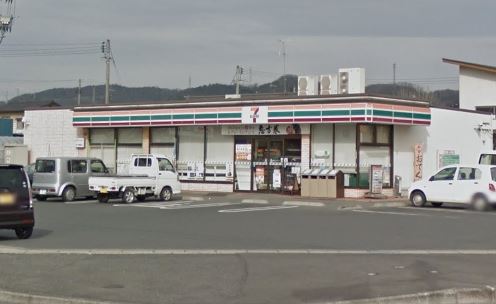 コンビニ　セブンイレブン（コンビニ）まで476m