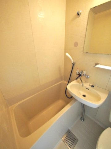 バス・シャワールーム　お掃除のしやすいユニットタイプ