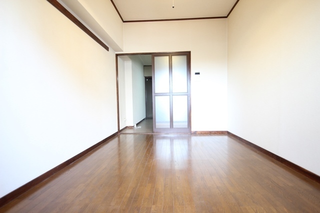 居室・リビング　ベランダ南向きのお部屋