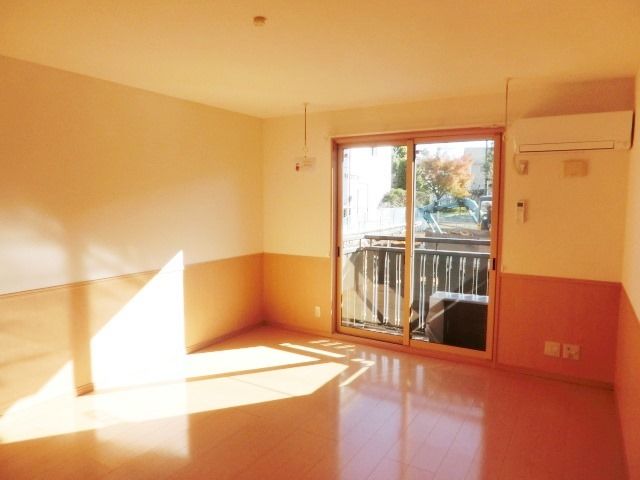 居室・リビング　エアコン完備で夏も冬も快適です