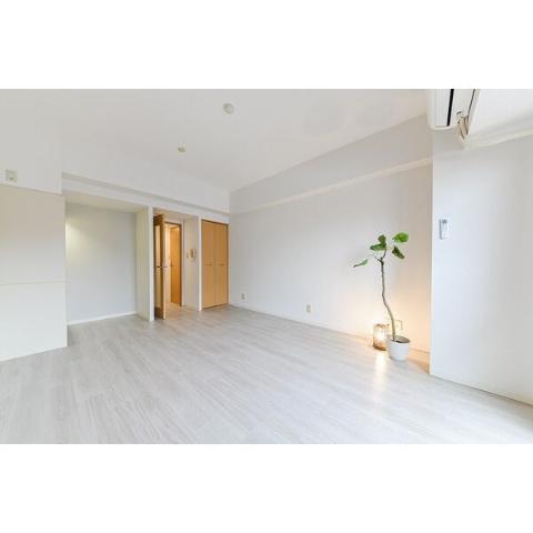 居室・リビング　室内